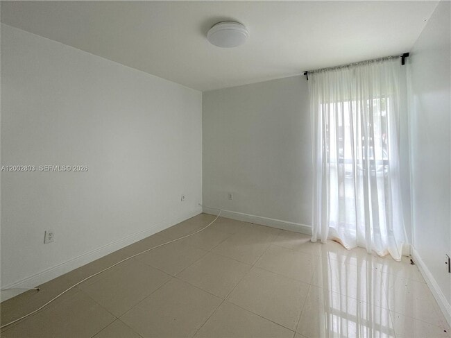 Building Photo - 1005 SW 88th Ct