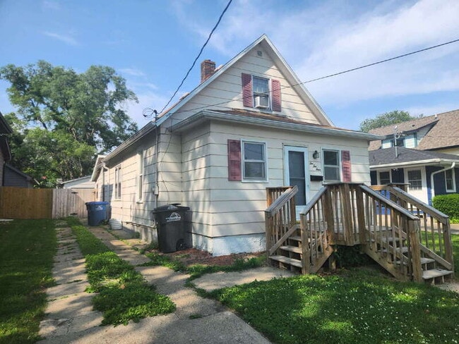 Primary Photo - 224 E Jackson Ave