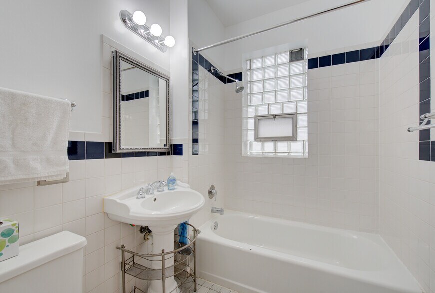 Building Photo - 532 Thomas Ave