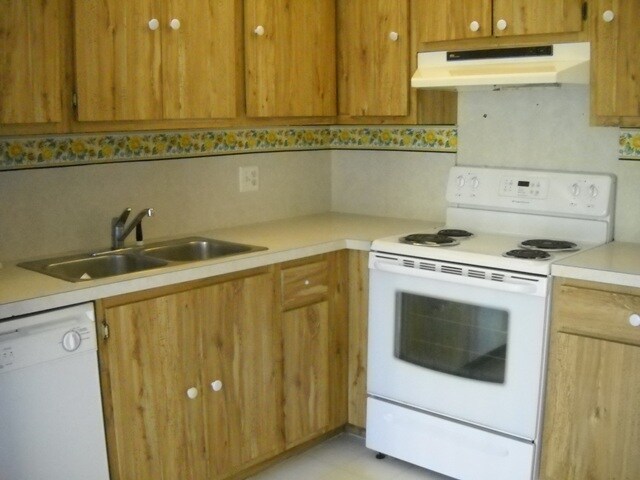 Building Photo - Parkwoods 5576-4