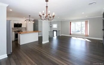 Building Photo - 335 Gillette St