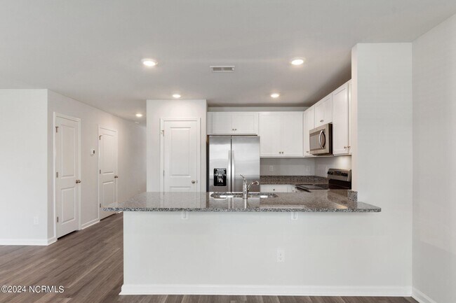 Building Photo - 3121 Lobelia Ln