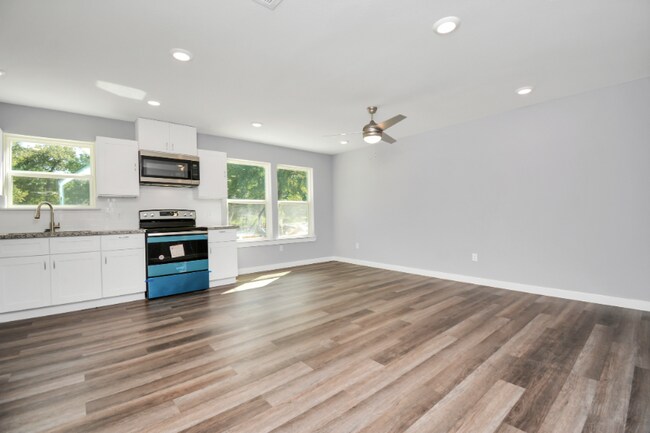 Building Photo - 5711 Breland St