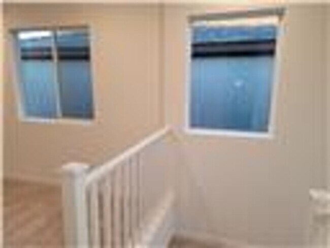 Building Photo - Beautiful 4 bedroom House
