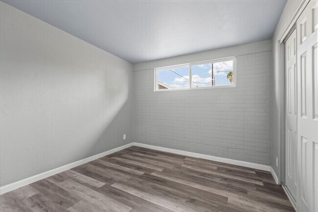 Building Photo - Great Eastside Home!