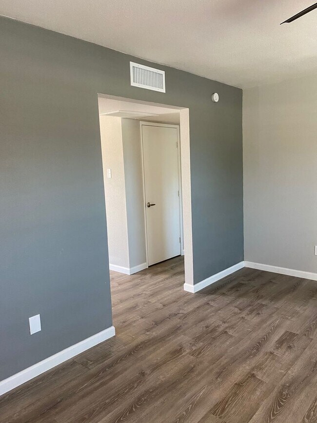 Interior Photo - La Vie