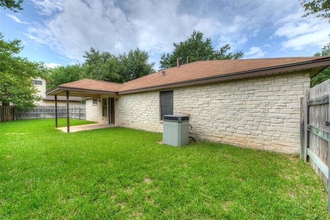 Building Photo - 2306 Alimony Cove