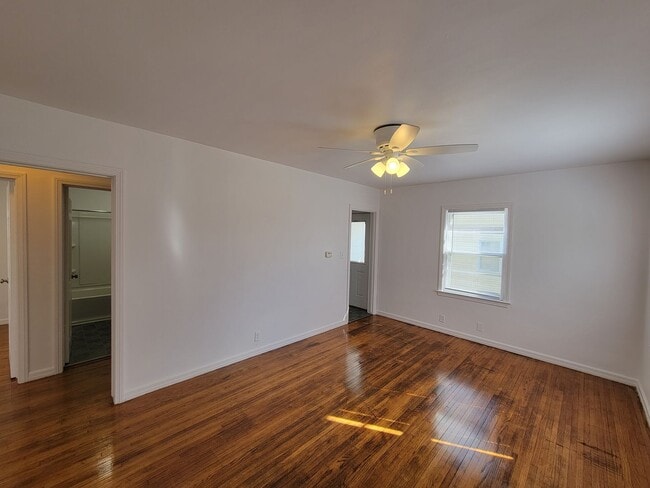 Building Photo - 3 Bed 2 Bath House