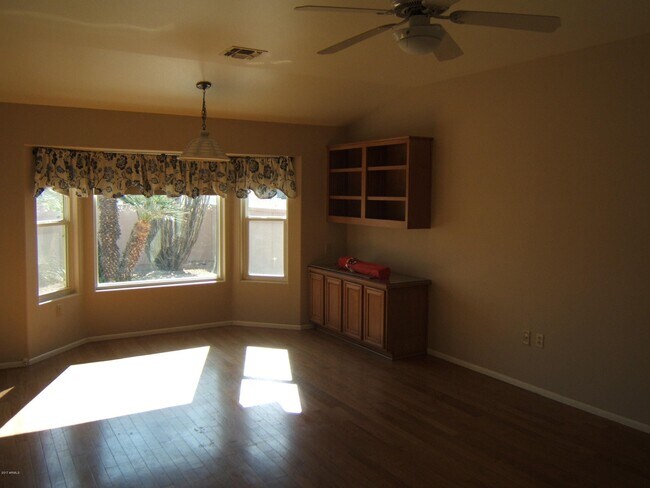 Building Photo - 15015 W Heritage Dr