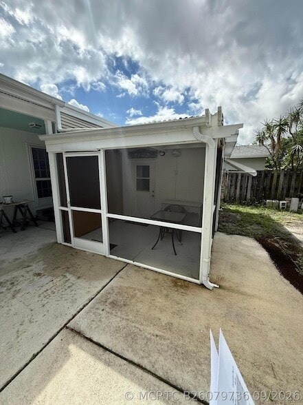 Building Photo - 605 E Coast Ave