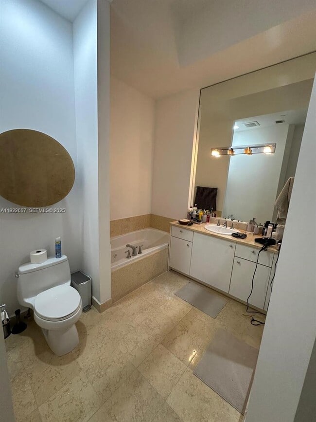 Building Photo - 19900 E Country Club Dr