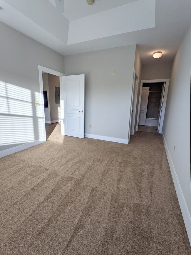 Building Photo - Beautiful Asheville Condo-Located in The Beaucatcher House!