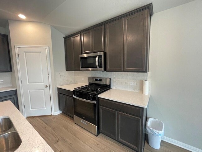 Building Photo - 404 Grasslands Trl
