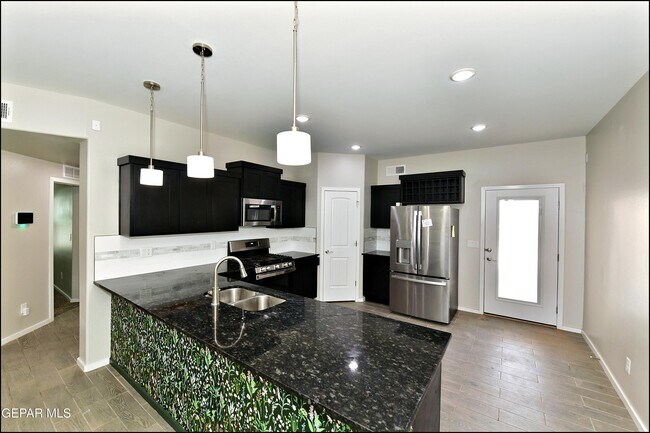 Building Photo - 541 Paseo Modesto Dr