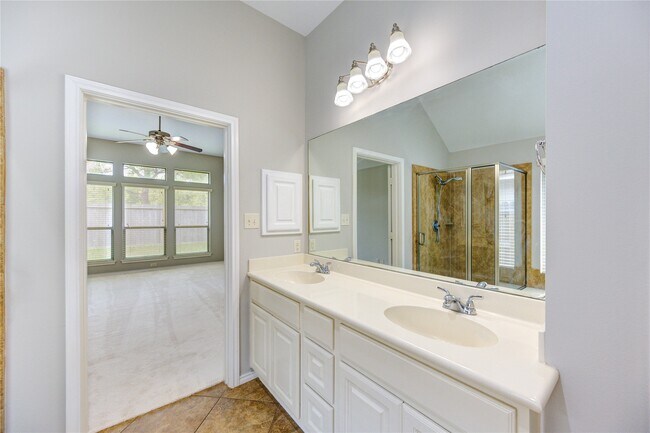 Building Photo - 5615 Stoneridge Ct