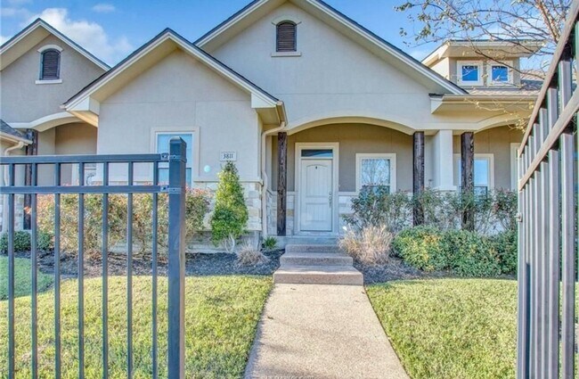 Building Photo - College Station - 3 bedroom / 3 bath Townhome, covered patio & back yard with one car garage.