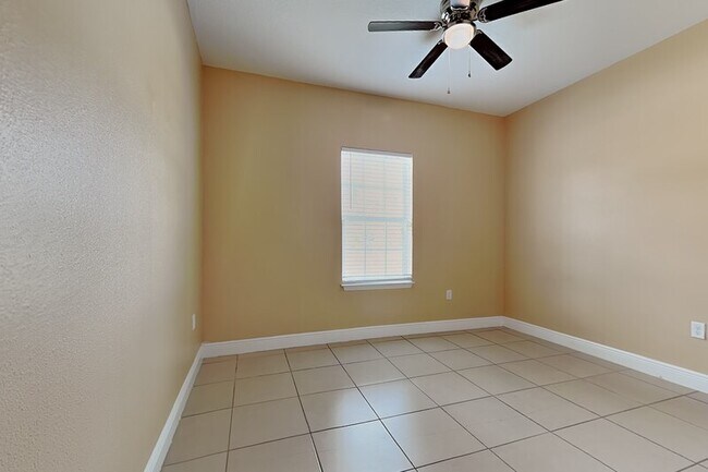 Building Photo - 5017 SW 165th Street Rd