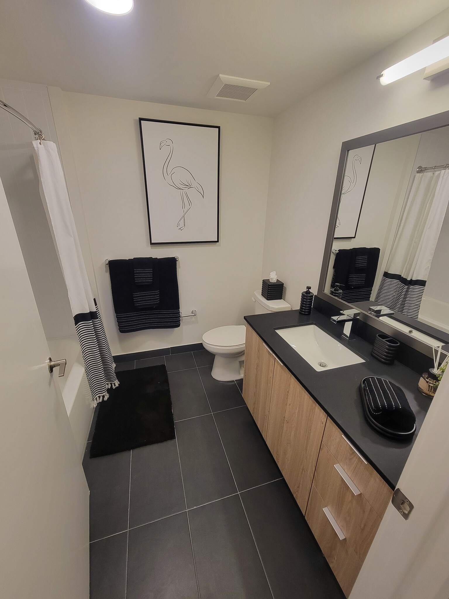 Building Photo - 923 E 28th St