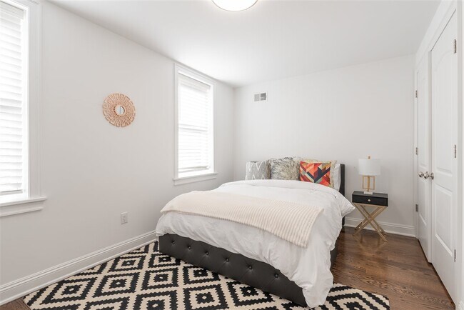 Building Photo - 289 Pavonia Ave