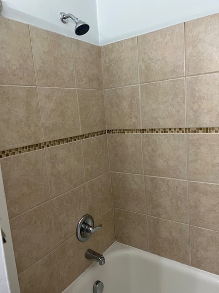 Building Photo - 1402 Victoria St