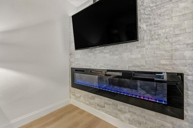 Building Photo - 2107 Lewood Cir