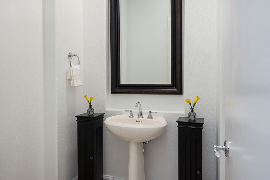 Building Photo - 45 Vista Encantada