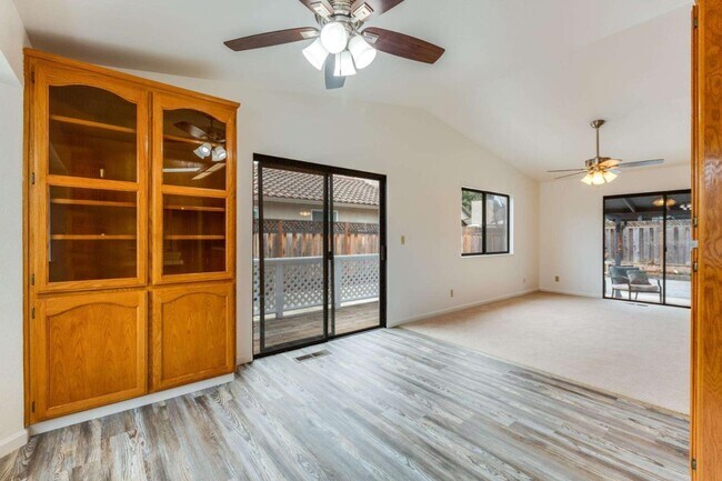 Building Photo - 431 Paul Dr