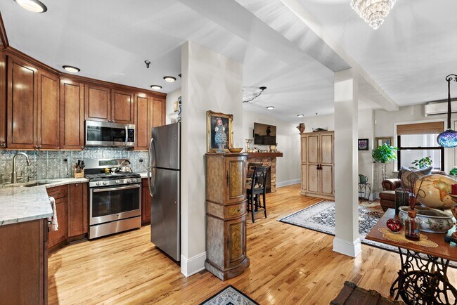Building Photo - 606 Park Ave