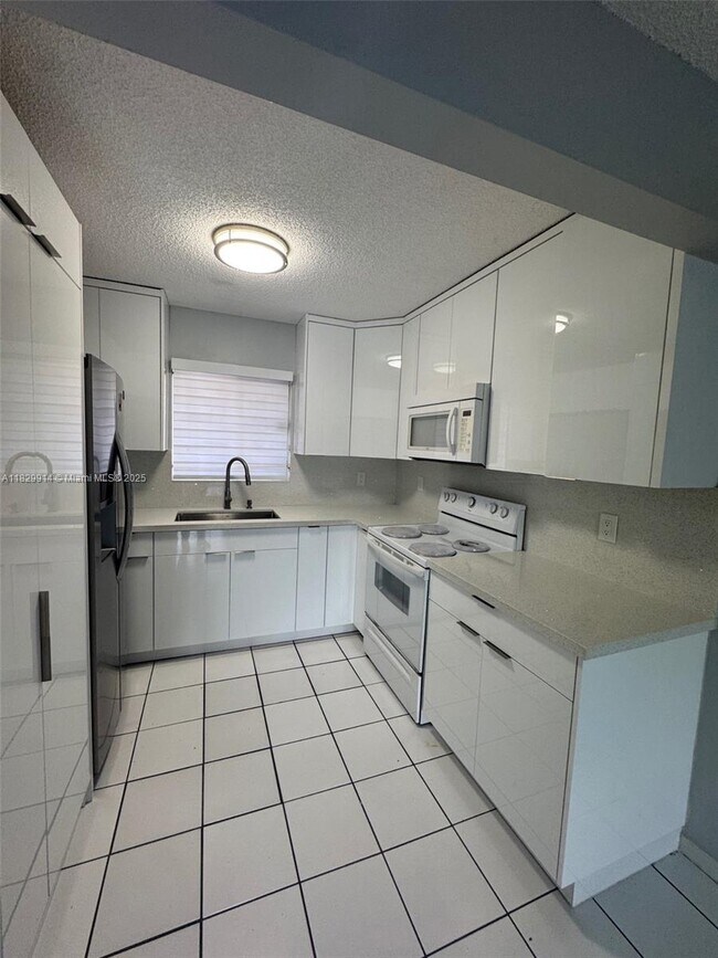 Building Photo - 7965 W 30th Ct