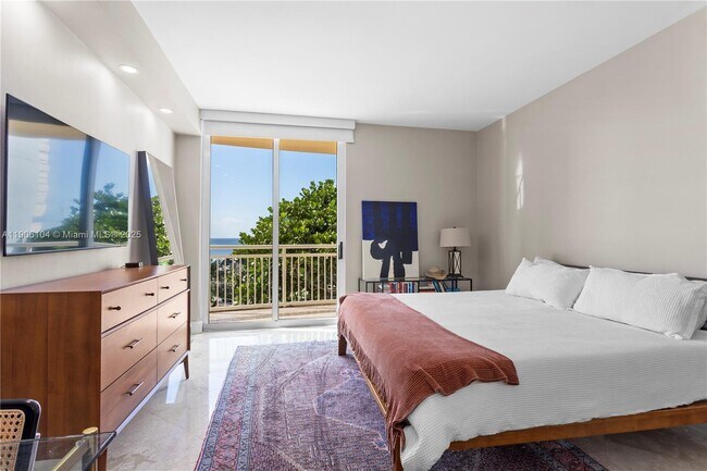 Building Photo - 2475 Brickell Ave