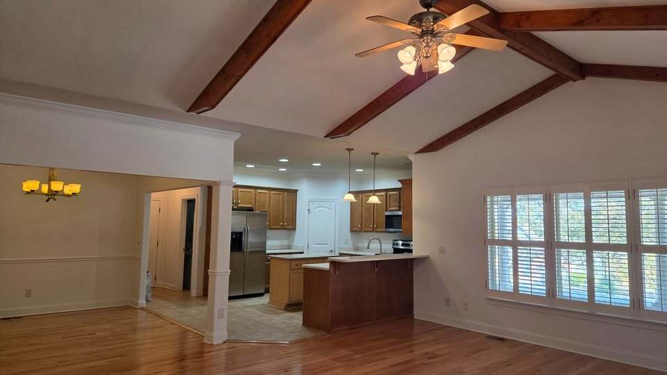 Building Photo - 324 Avenue of the Oaks