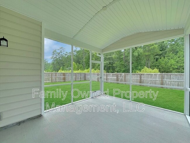 Building Photo - 302 Witch Hazel St