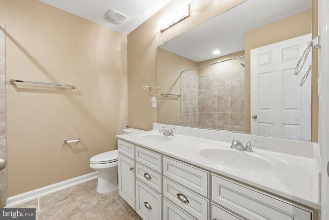 Building Photo - 43593 Mirror Terrace