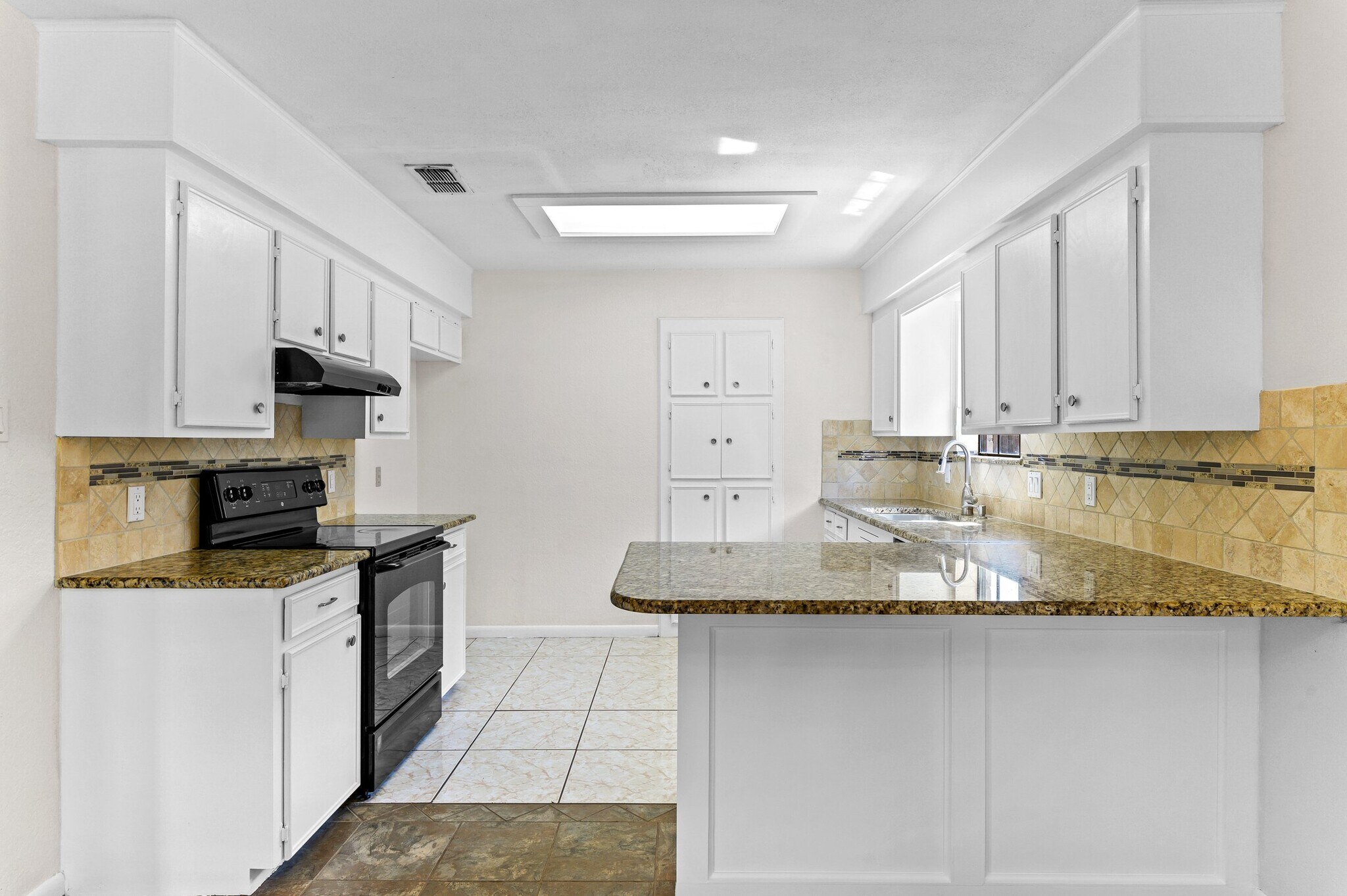 Building Photo - 7018 Taos Dr