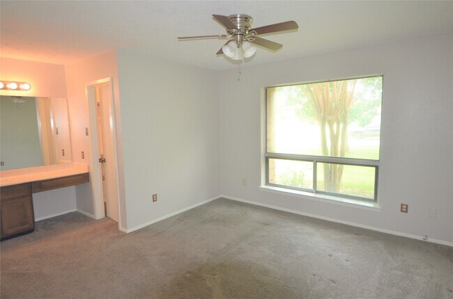 Building Photo - 24006 Merry Oaks Dr