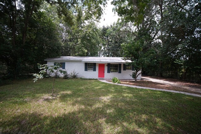 Building Photo - 3 bed / 2 bath near Lake Jackson