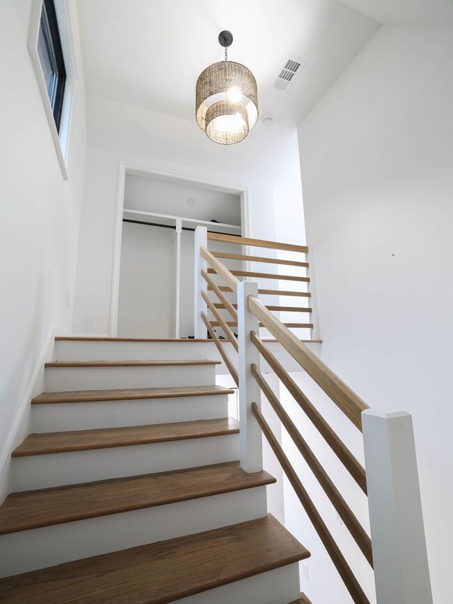 Building Photo - Picture Perfect wooded get away in Kingston Springs