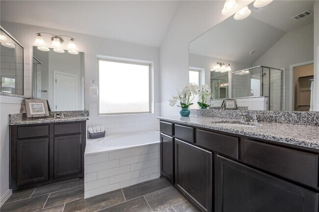 Building Photo - 708 Sunny Ridge Dr