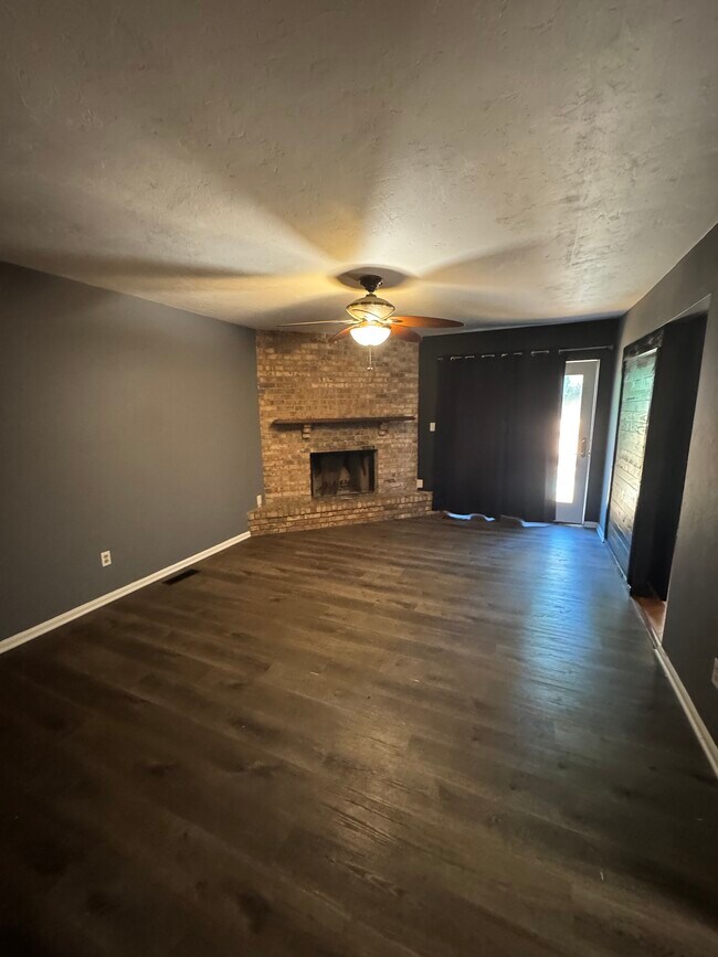 Building Photo - 494 Teal Ln