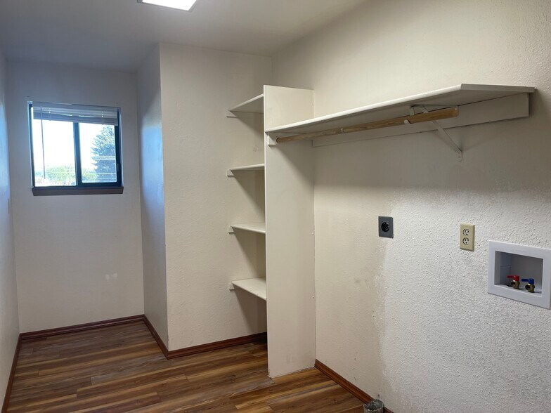 Building Photo - 609 Princeton Ave N