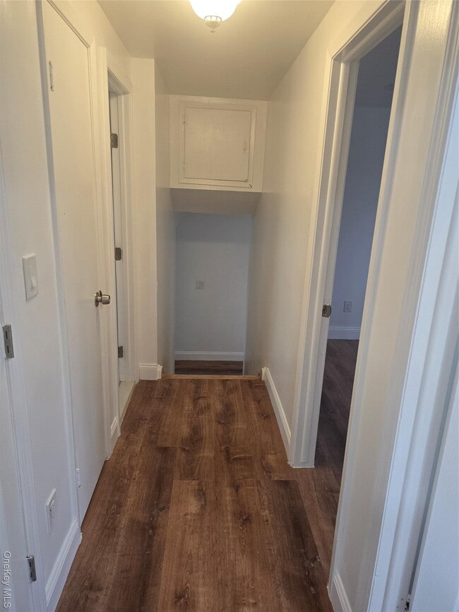 Building Photo - 21 Carriage Dr