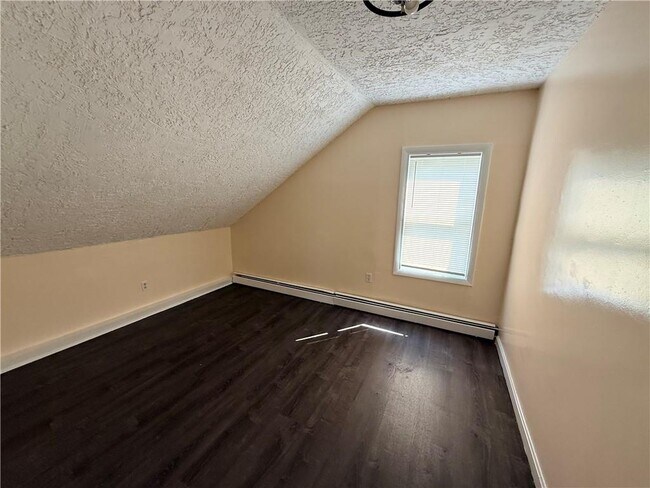 Building Photo - 41 Joslin St