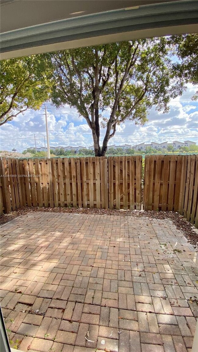 Building Photo - 8261 NW 107 Ct