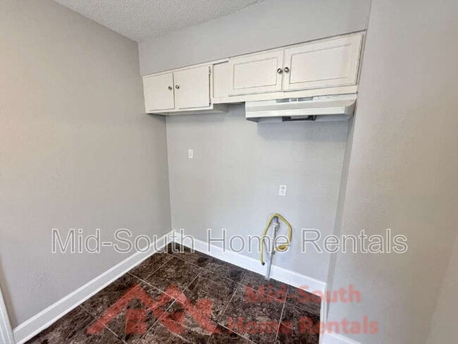 Building Photo - 1603 Delano Ave