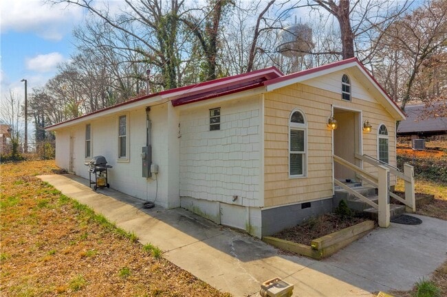 Building Photo - 307 Moore Ave