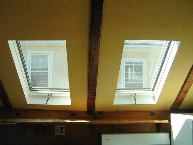 Building Photo - 128 Pleasant St