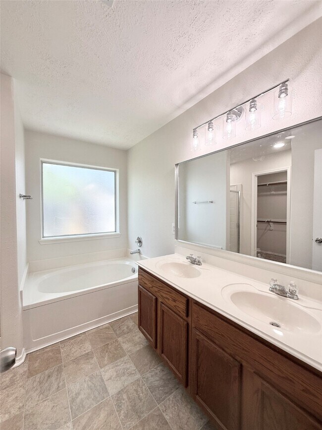 Building Photo - 8803 Danbury Hollow Ln