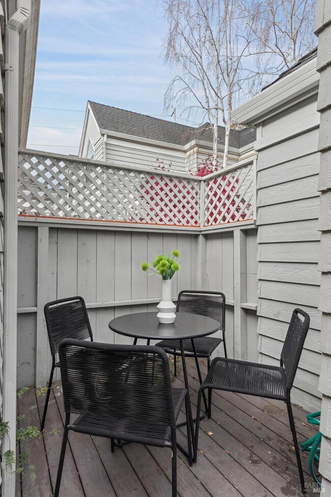 Building Photo - 93 Ashford Ave