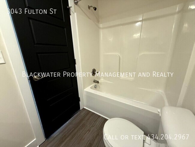 Building Photo - 3043 Fulton St