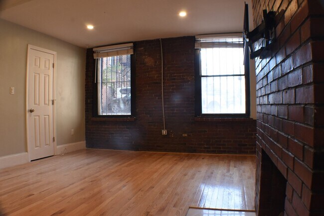 Building Photo - 31 Fairfield St